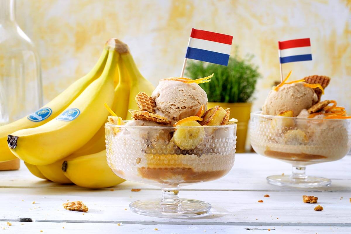 Helado de canela con banana Chiquita y stroopwafel holandés