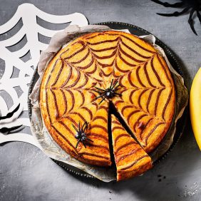 Tarta de queso con banana y calabaza con forma de telaraña