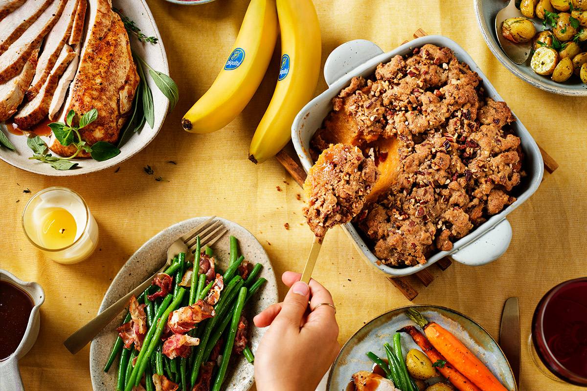 Puré de banana y batata cubierto con «streusel» de canela y nueces pacanas