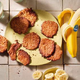 Galletas veganas de banana y mantequilla de almendra con coco