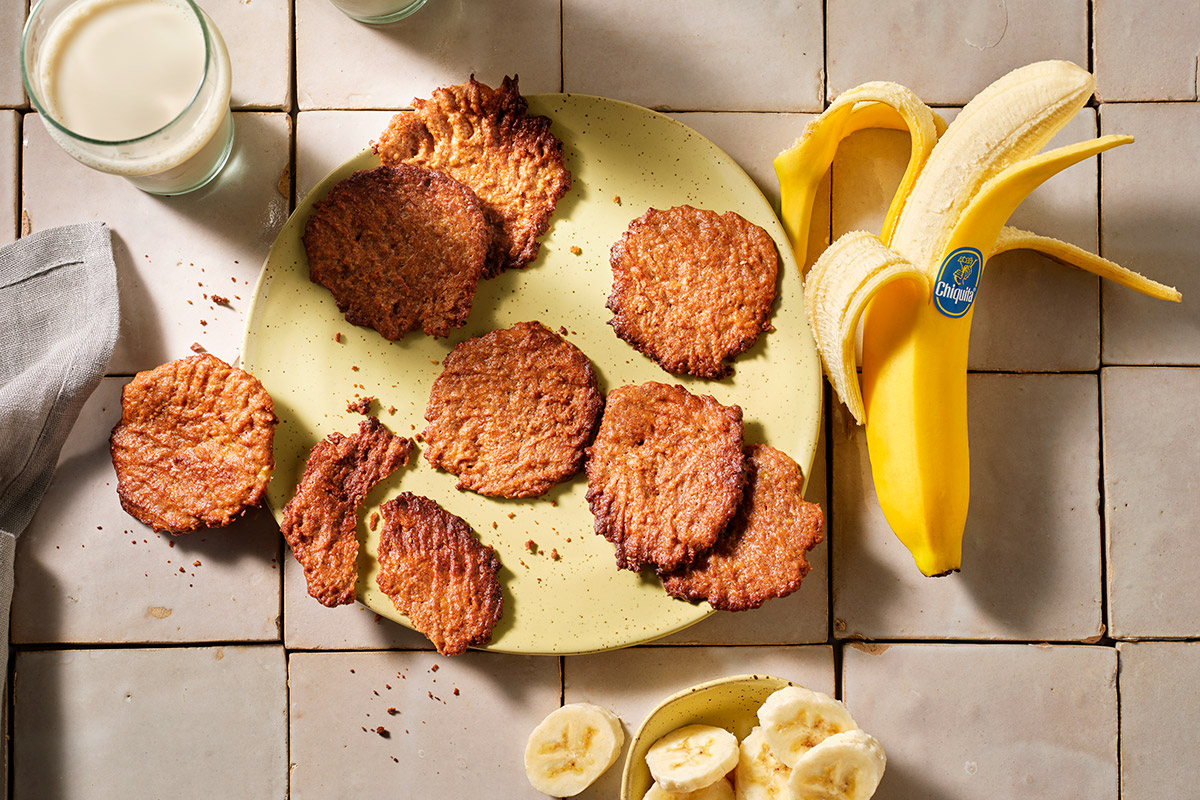 Galletas veganas de banana y mantequilla de almendra con coco