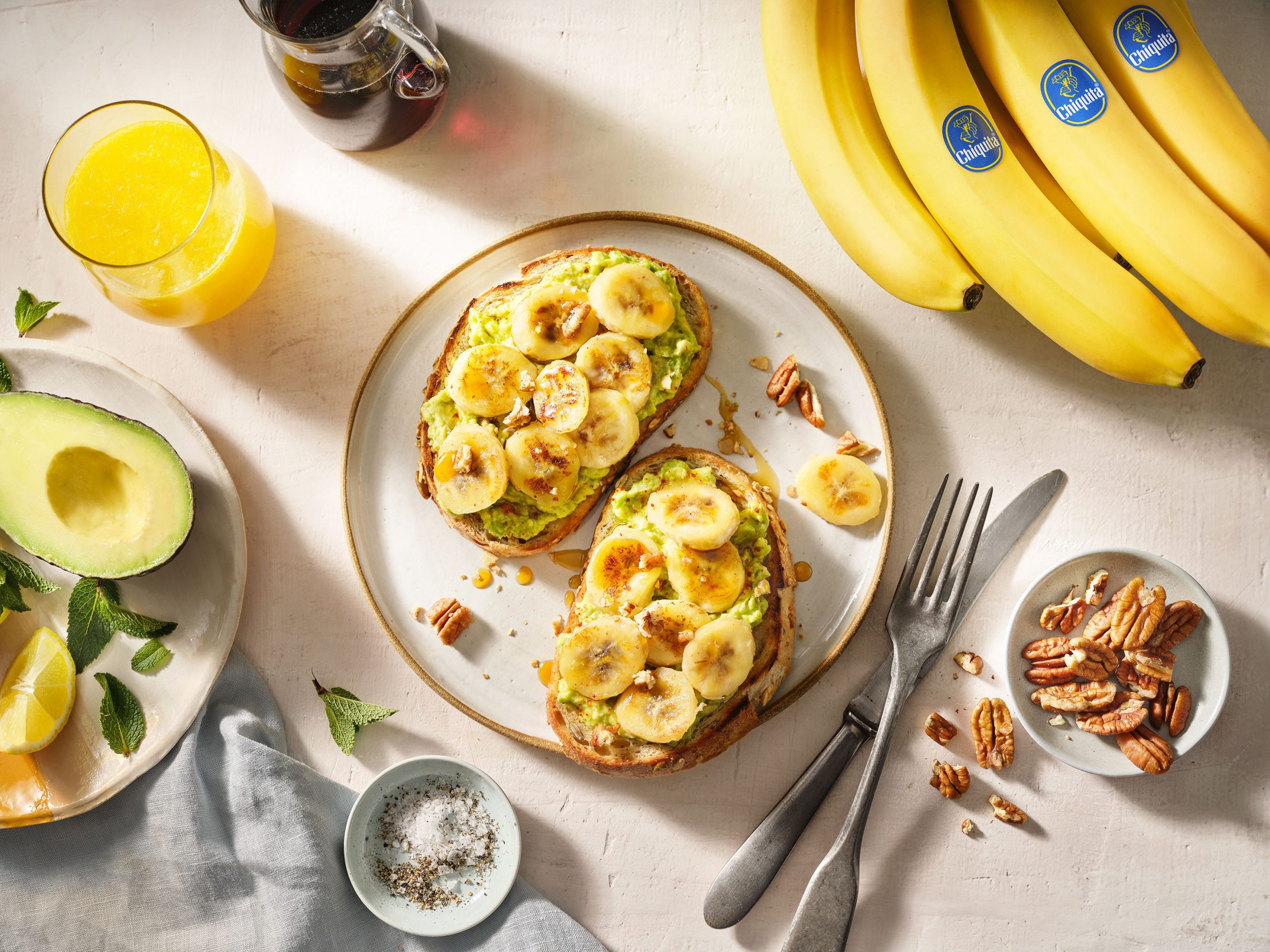 Tostada de aguacate y banana Chiquita para el desayuno